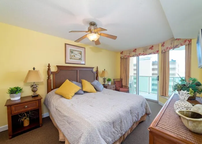 Malibu Pointe Beach Club - Across The Street From The Ocean! Sleeps 12 Guests!