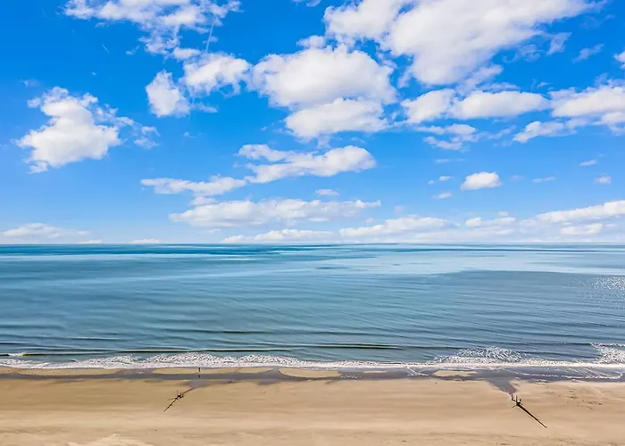 Malibu Pointe Beach Club - Across The Street From The Ocean! Sleeps 12 Guests!